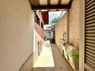 CASA COM 3 QUARTOS NA JACARERICA COM 280M²