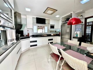 CASA COM 3 QUARTOS NA JACARERICA COM 280M²