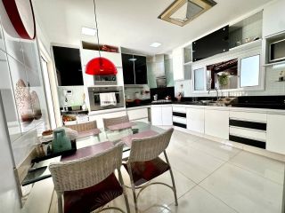 CASA COM 3 QUARTOS NA JACARERICA COM 280M²