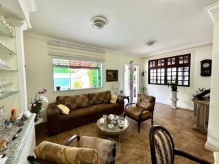 CASA COM 3 QUARTOS NA JACARERICA COM 280M²