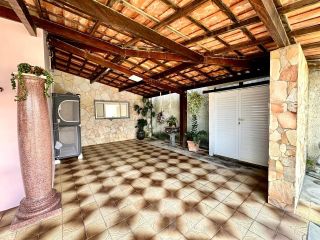 CASA COM 3 QUARTOS NA JACARERICA COM 280M²