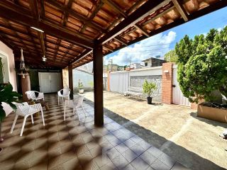 CASA COM 3 QUARTOS NA JACARERICA COM 280M²