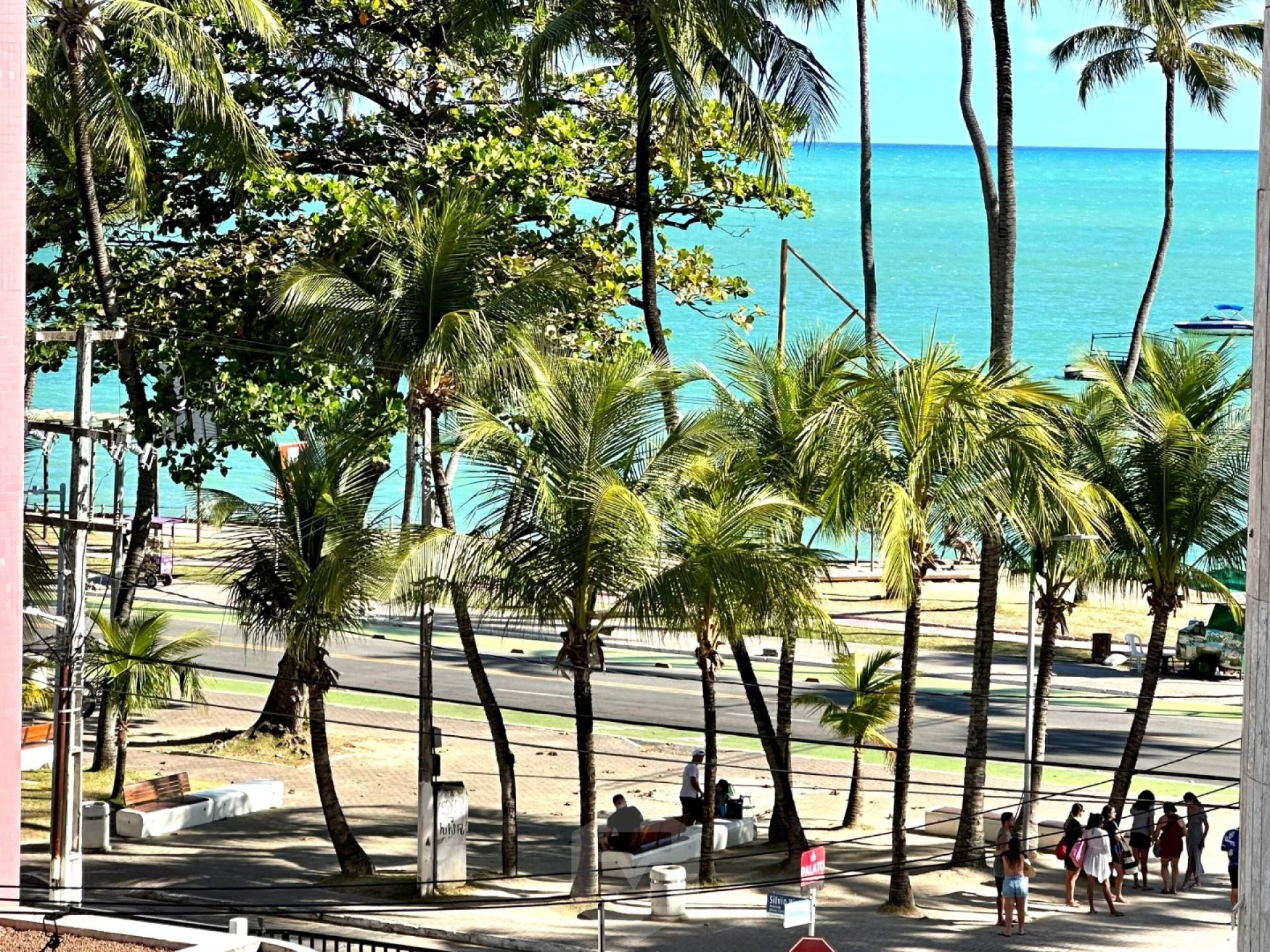 Apartamento Espacoso na Ponta Verde a 40m do mar