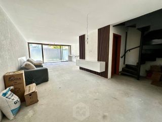 Casa duplex exclusiva na Praia do Marceneiro