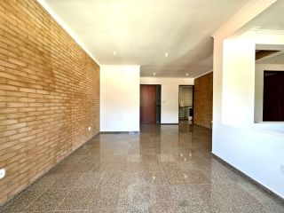 Apartamento reformado 3 quartos, ventilado e com excelente planta