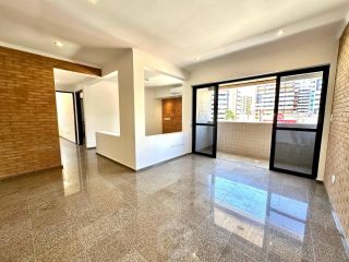 Apartamento reformado 3 quartos, ventilado e com excelente planta