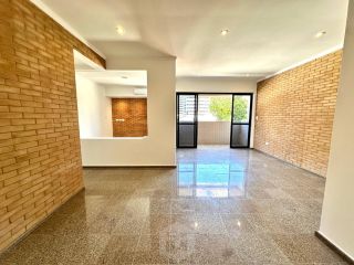 Apartamento reformado 3 quartos, ventilado e com excelente planta