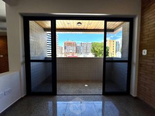 Apartamento reformado 3 quartos, ventilado e com excelente planta