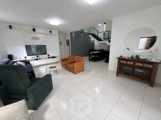 Casa em Condomínio Fechado | 4 Quartos | Piscina | Energia Solar | Área Gourmet