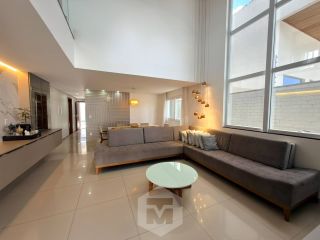 Casa em Condomínio fechado com 4 quartos – Porteira Fechada