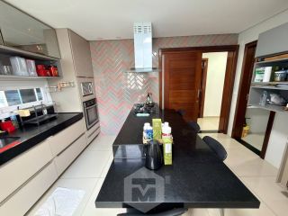 Casa em Condomínio fechado com 4 quartos – Porteira Fechada
