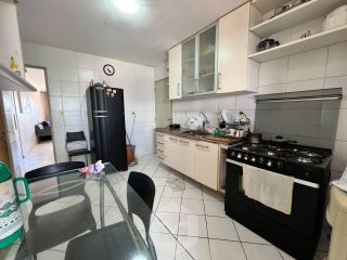 APARTAMENTO AMPLO COM 3 QUARTOS