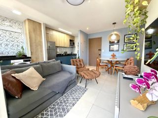 Apartamento mobiliado, nascente, com 2 quartos e 2 vagas