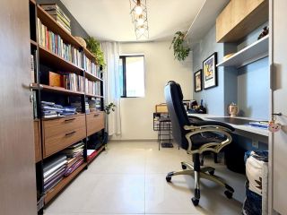 Apartamento mobiliado, nascente, com 2 quartos e 2 vagas