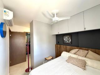 Apartamento mobiliado, nascente, com 2 quartos e 2 vagas