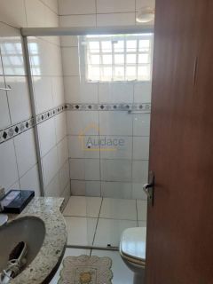 VENDE-SE:  Sobrado. próximo ao H.U.- Londrina-Pr