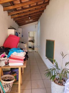 VENDE-SE:  Sobrado. próximo ao H.U.- Londrina-Pr