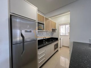 VENDE-SE: Apartamento com 2 quartos.  Bairro meia praia - Itapema