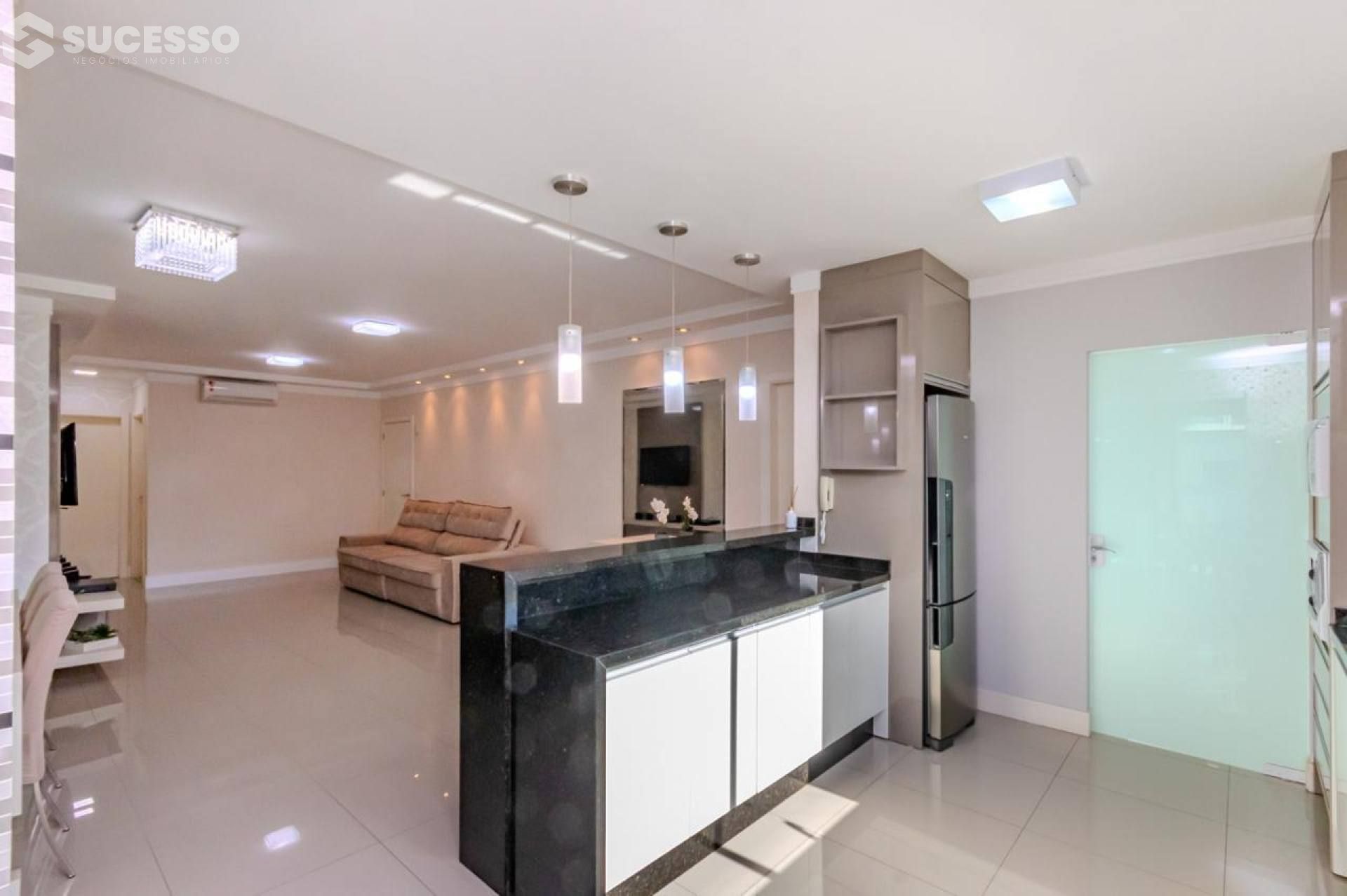 Apartamento Para Vender com 3 suítes na Meia Praia em Itapema