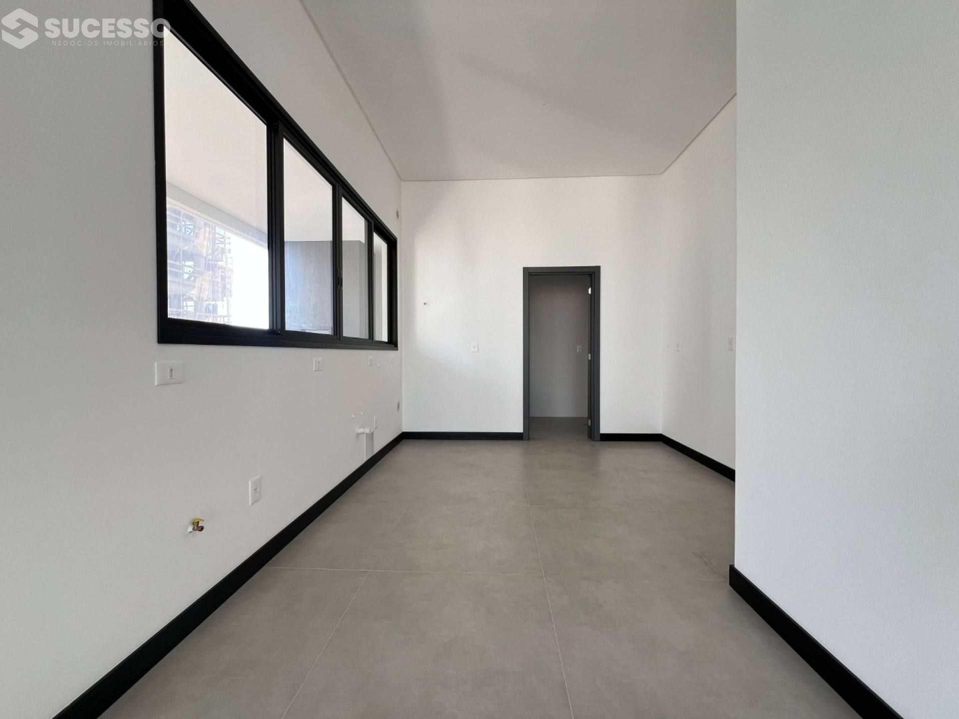 Apartamento Mobiliado À Venda com 4 suítes no bairro Meia Praia em Itapema