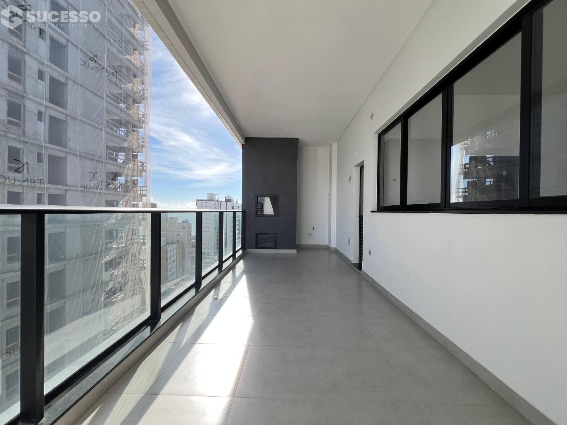 Apartamento Mobiliado À Venda com 4 suítes no bairro Meia Praia em Itapema