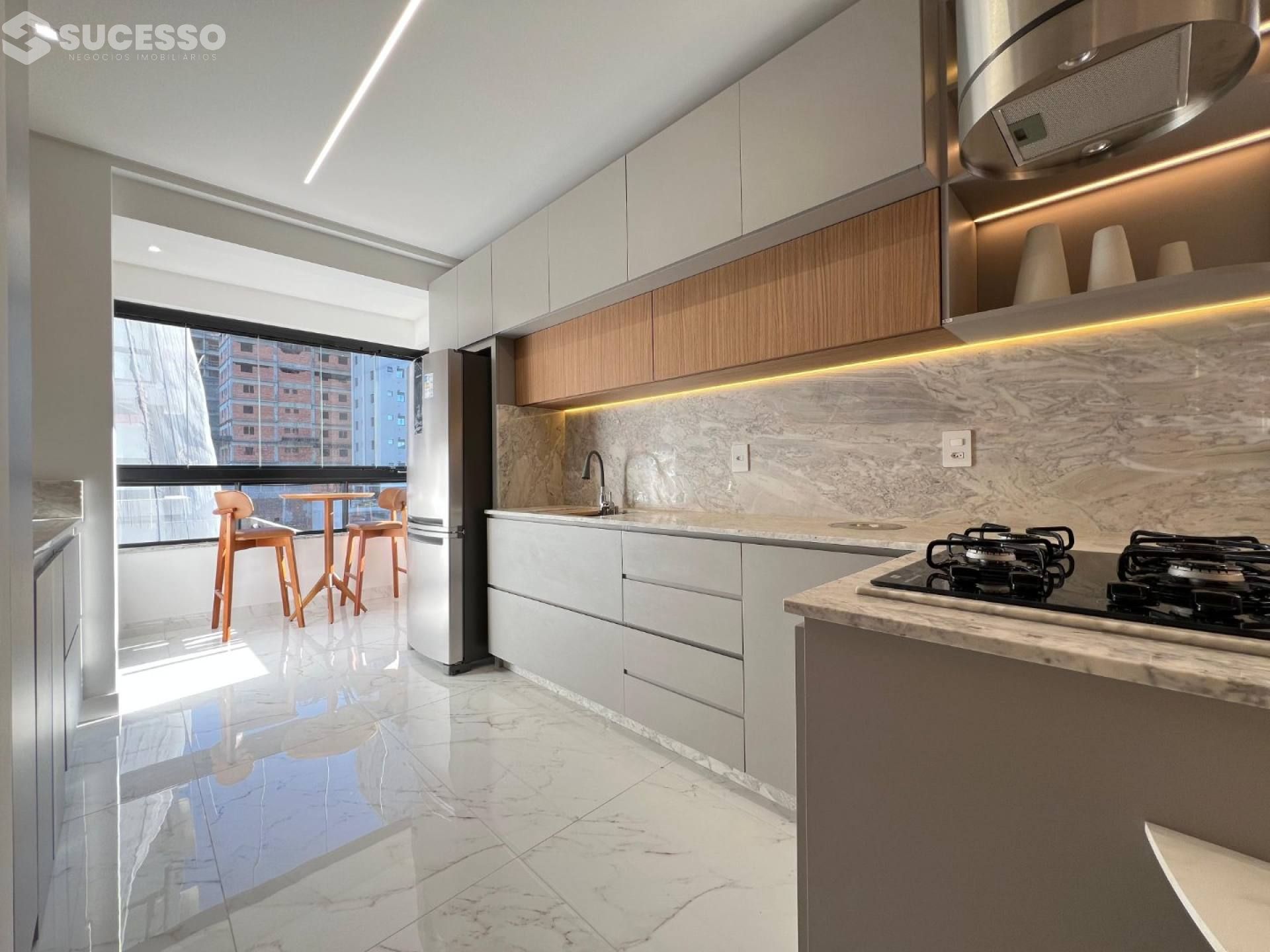 Apartamento Para Vender com 2 quartos 2 suítes no bairro Morretes em Itapema