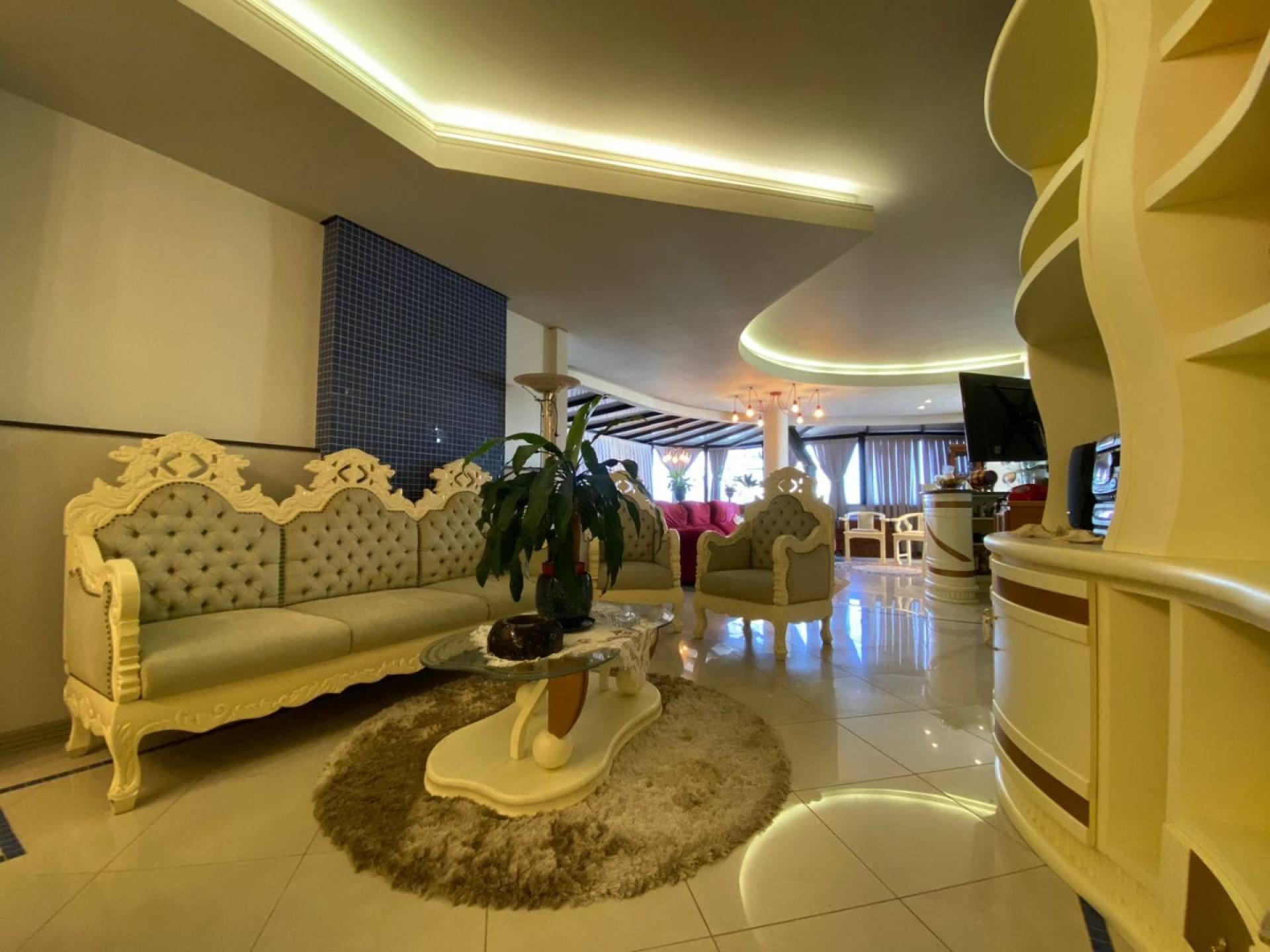 Apartamento Mobiliado com 3 Suítes no Centro de Itapema