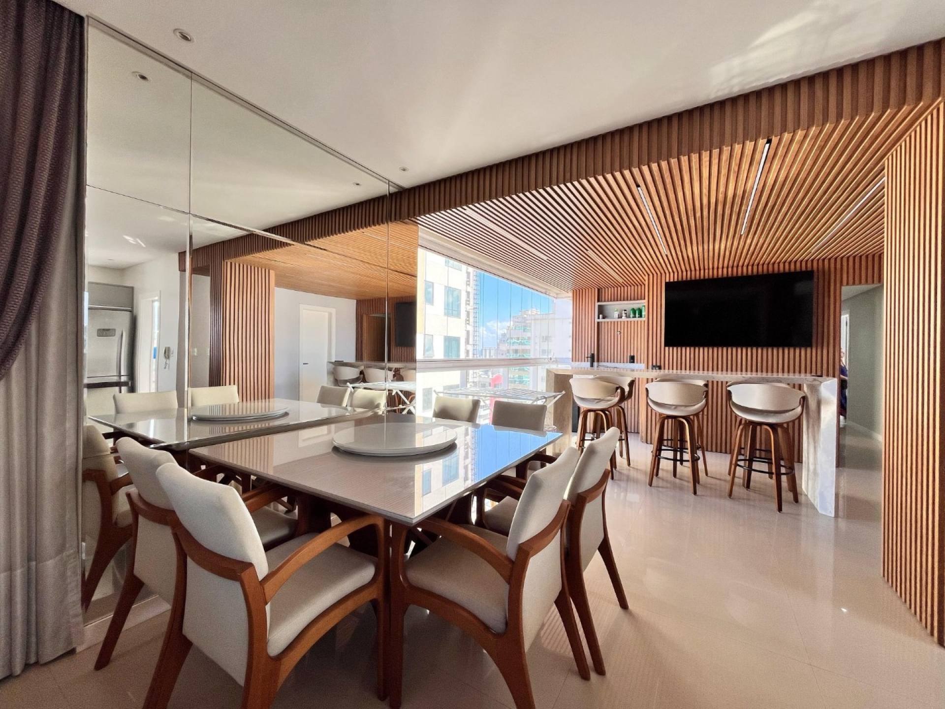 Apartamento Mobiliado À Venda na Meia Praia em Itapema