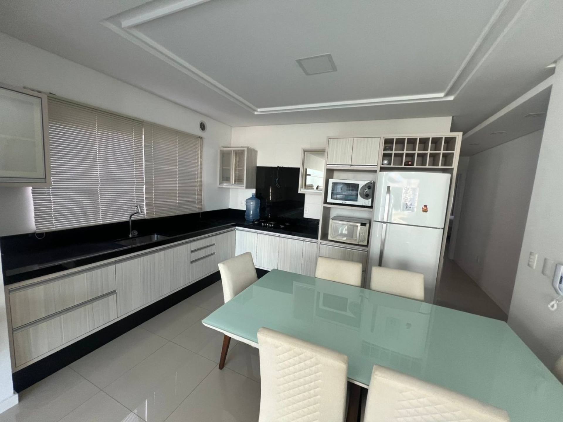 Apartamento À Venda com 2 Suítes | Château Neville - Meia Praia, Itapema