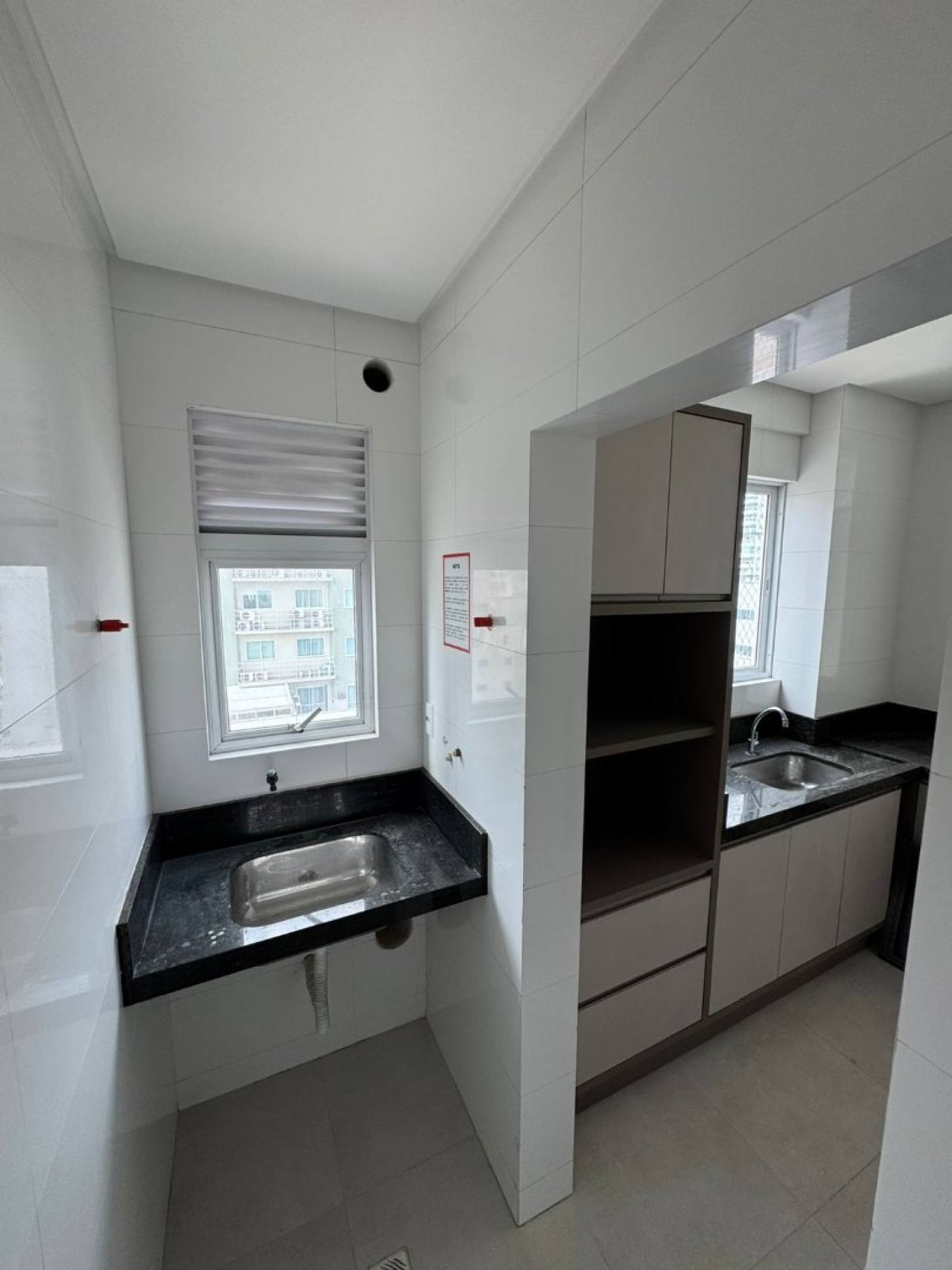 Apartamento À Venda com 3 suítes no bairro Meia Praia em Itapema