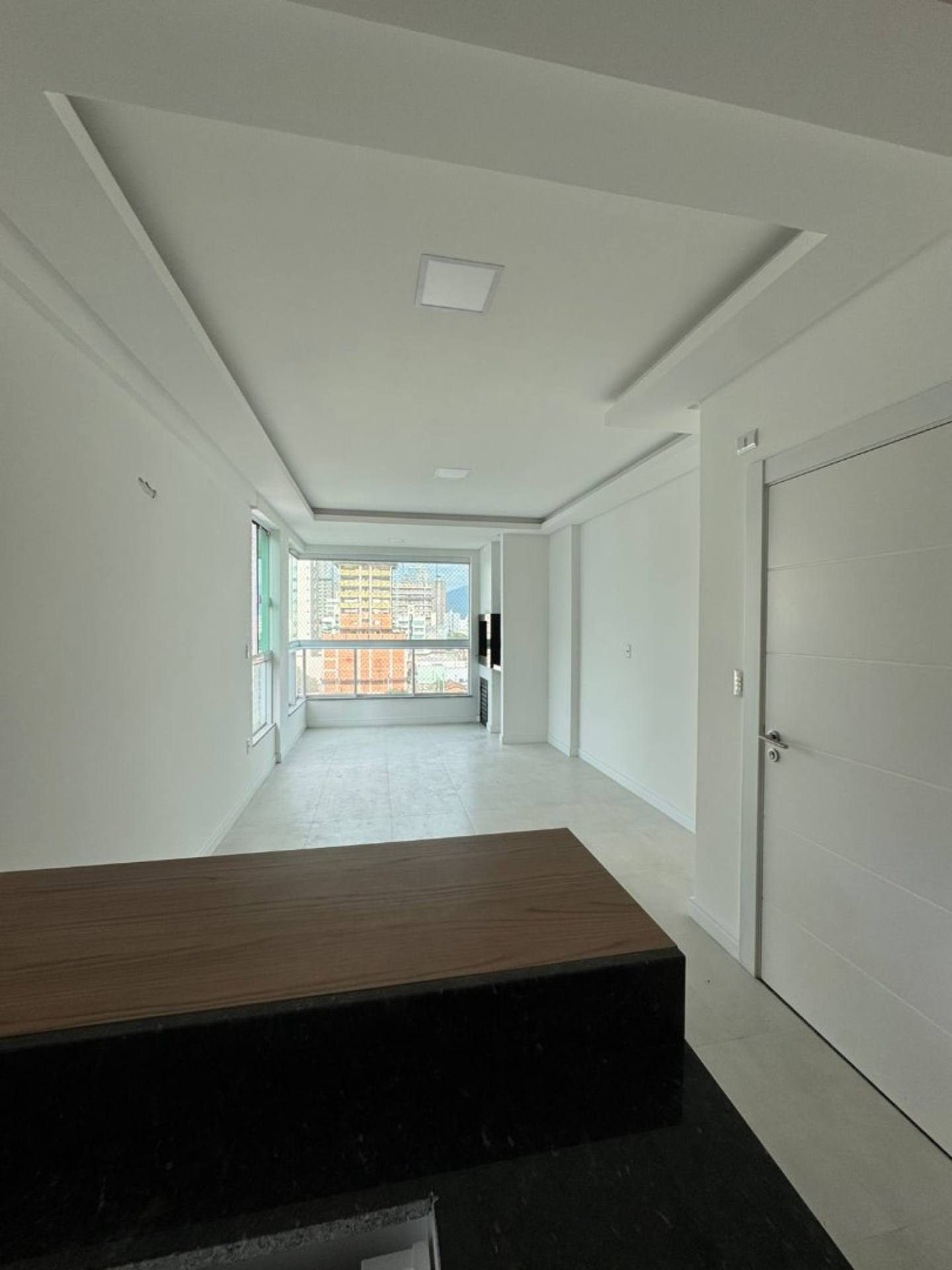 Apartamento À Venda com 3 suítes no bairro Meia Praia em Itapema