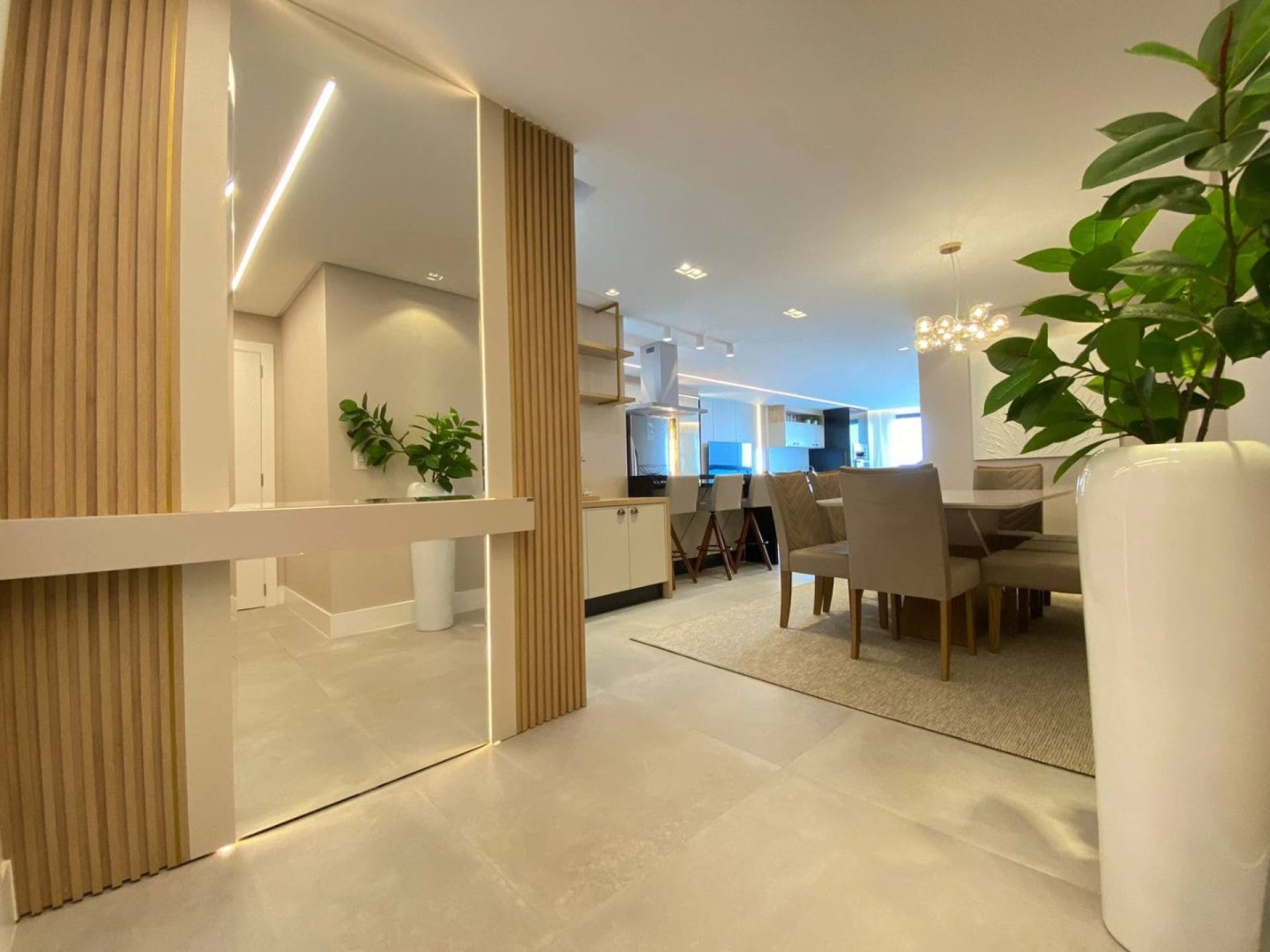 Apartamento Vista Mar Mobiliado À Venda no Perequê - Porto Belo