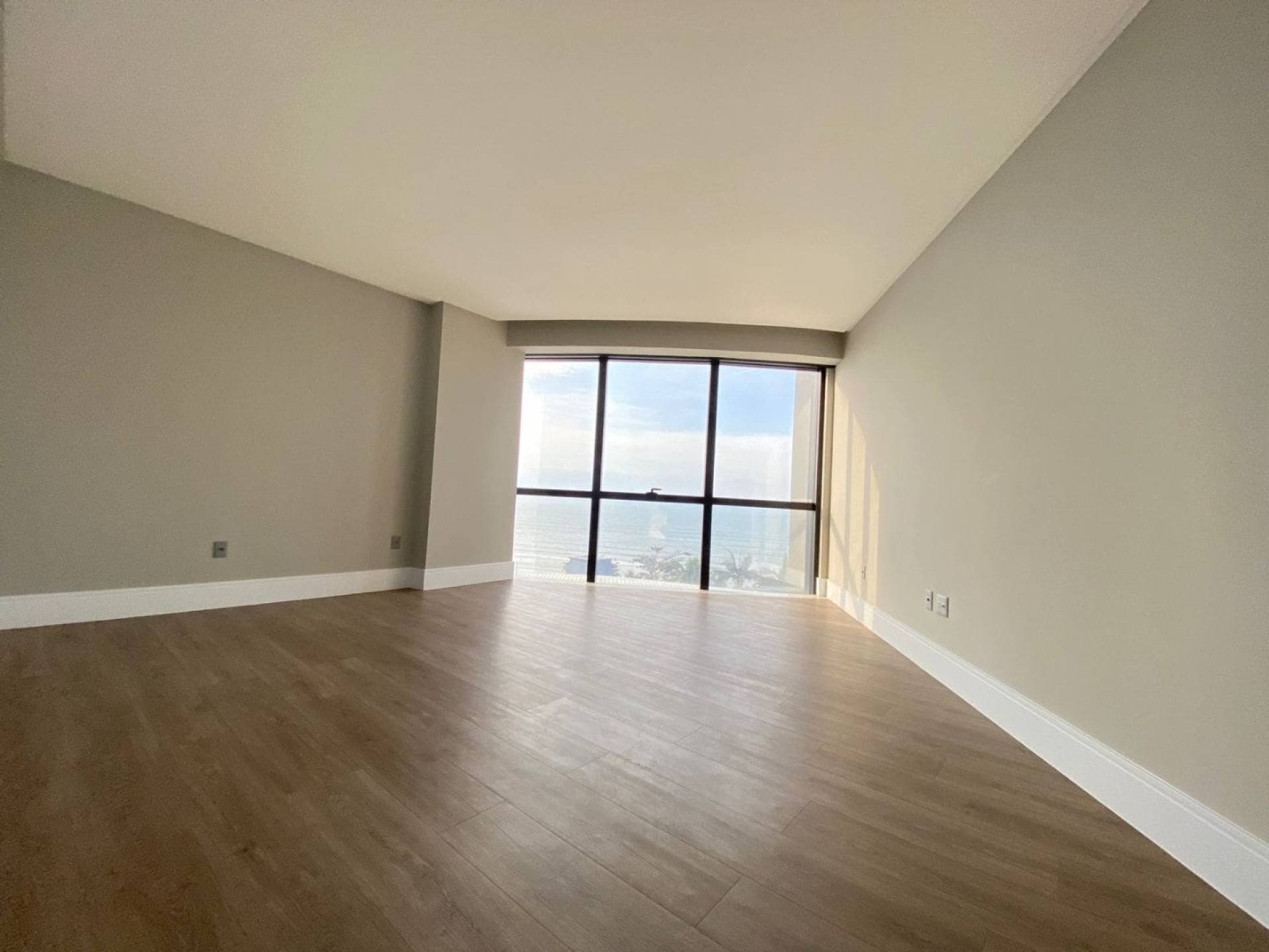 Apartamento Novo Frente Mar Para Vender no bairro Perequê - Porto Belo