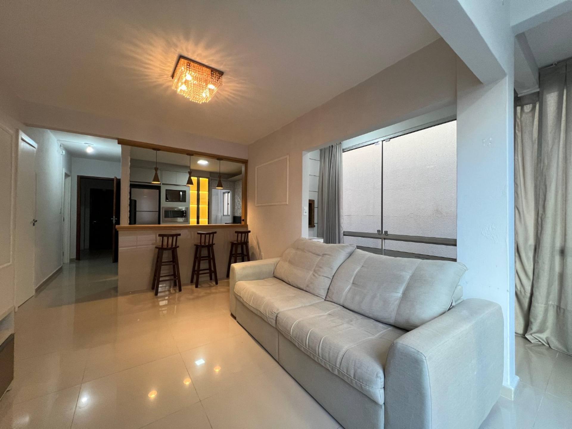 Apartamento Para Vender com 2 quartos 1 suítes no bairro Meia Praia em Itapema