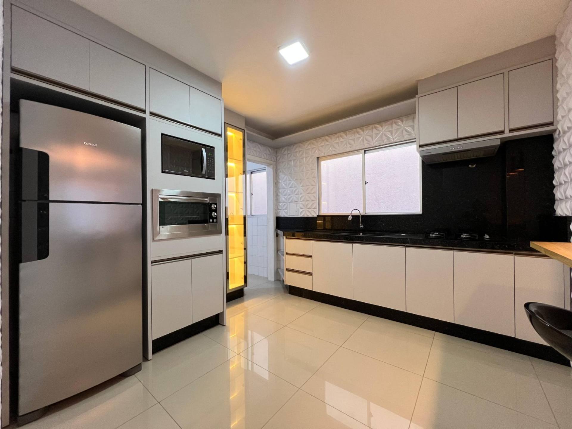 Apartamento Para Vender com 2 quartos 1 suítes no bairro Meia Praia em Itapema
