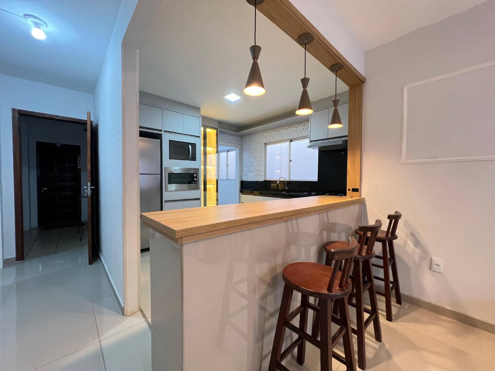 Apartamento Para Vender com 2 quartos 1 suítes no bairro Meia Praia em Itapema