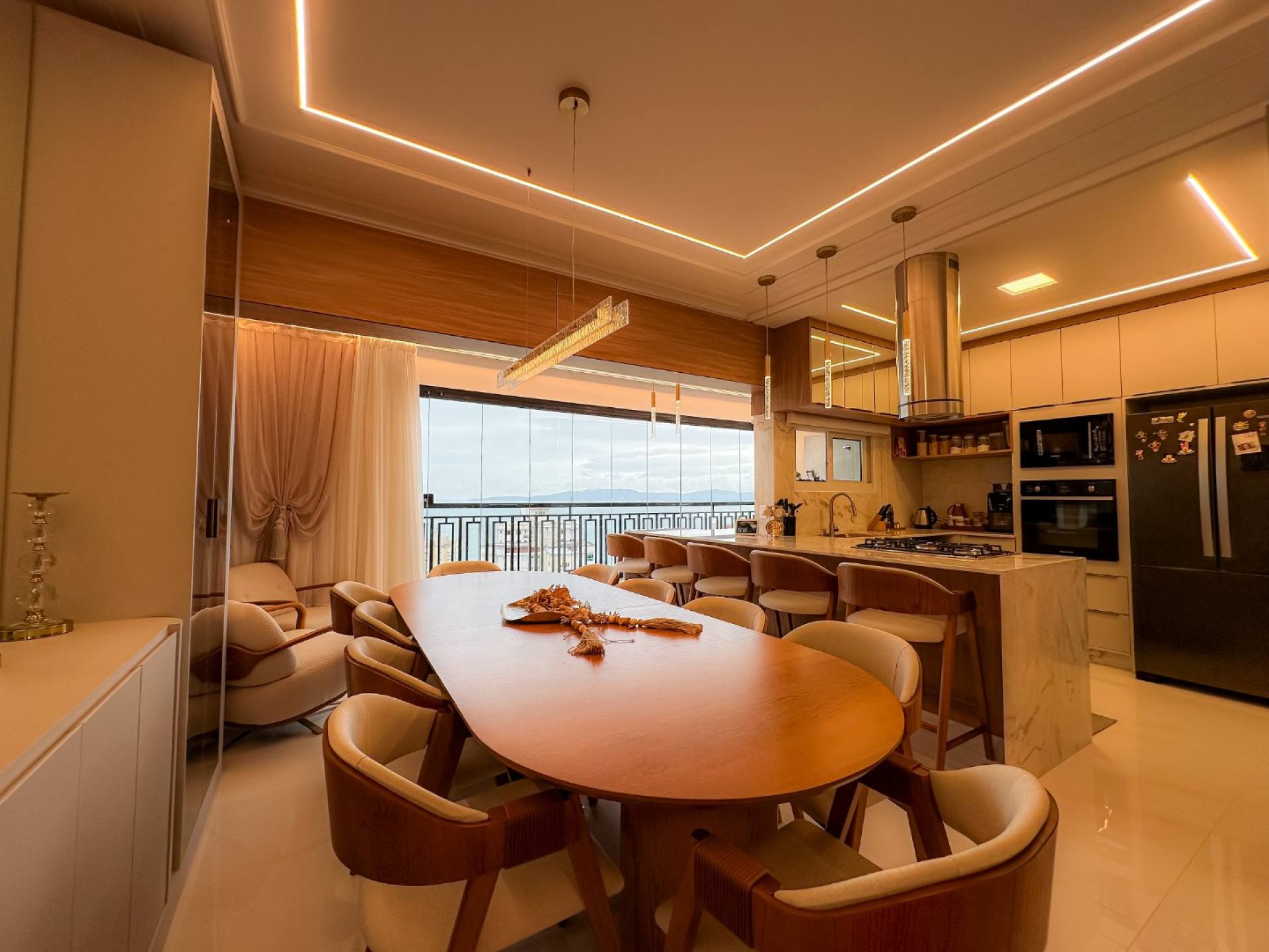 Apartamento Totalmente Mobiliado com Vista Mar no Centro de Itapema - SC