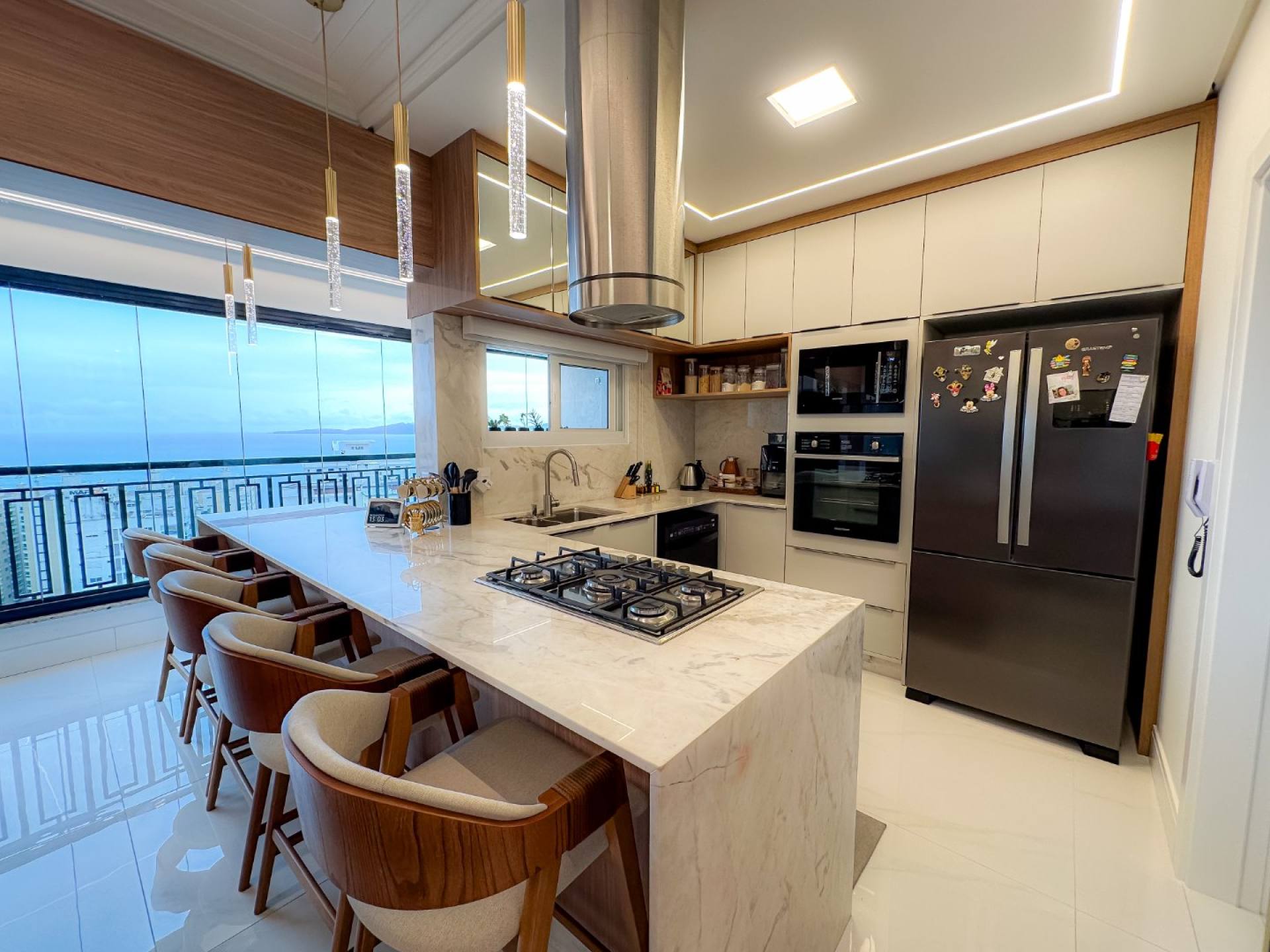 Apartamento Totalmente Mobiliado com Vista Mar no Centro de Itapema - SC