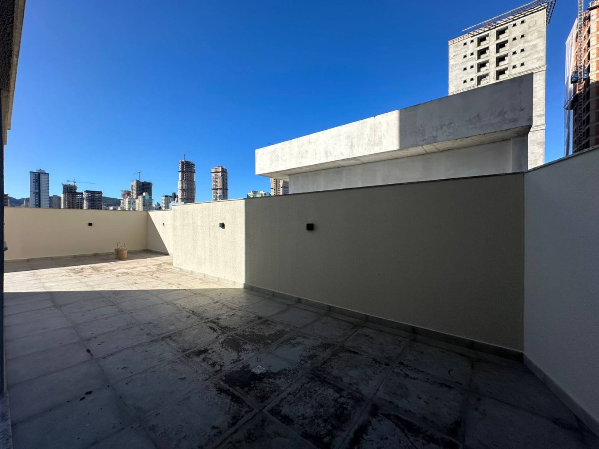 Apartamento Novo Para Vender com 2 quartos 1 suítes no bairro Tabuleiro dos Oliveiras, Itapema