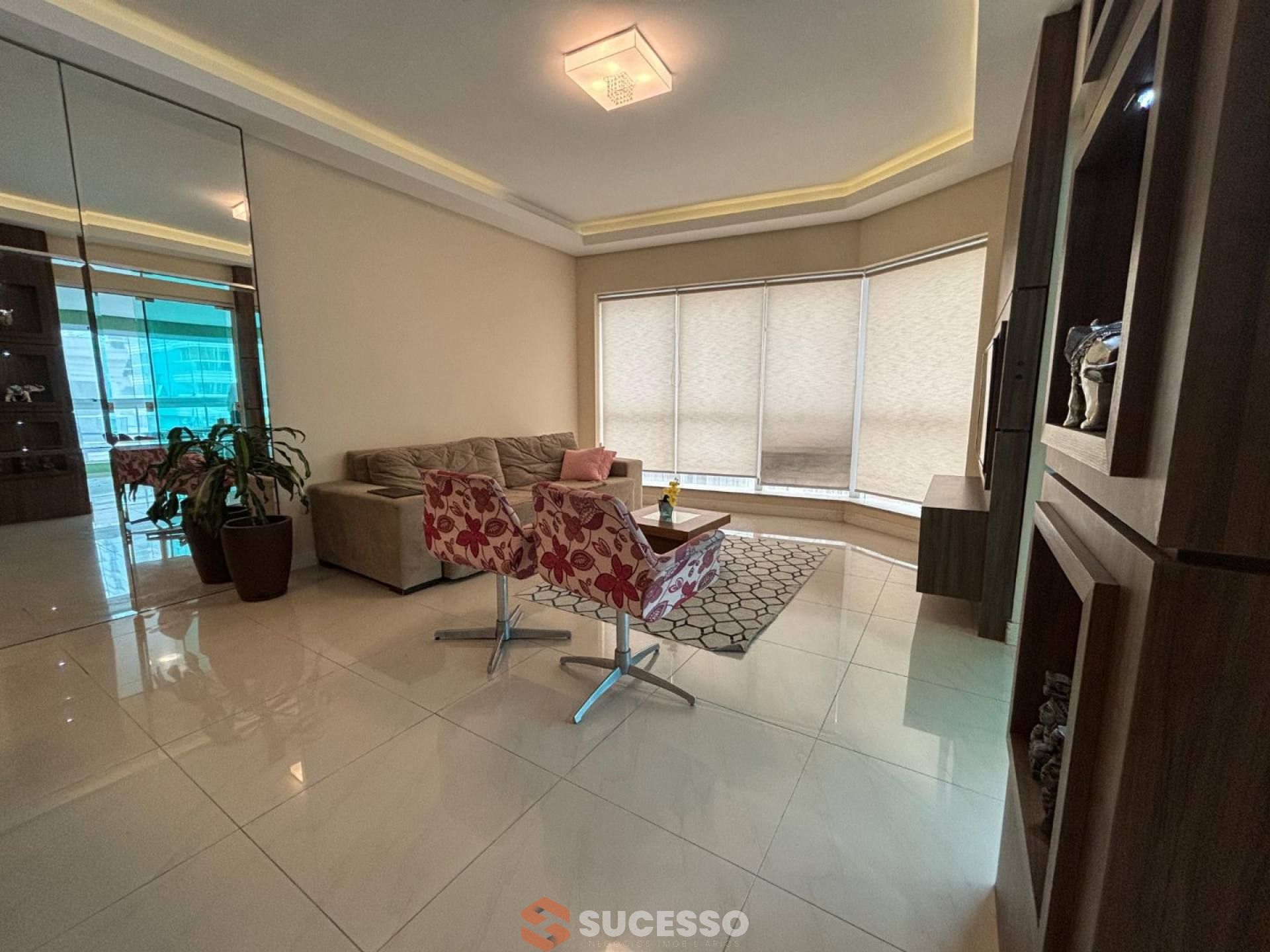 Apartamento Mobiliado À Venda no Residencial Alexandria na Meia Praia, Itapema