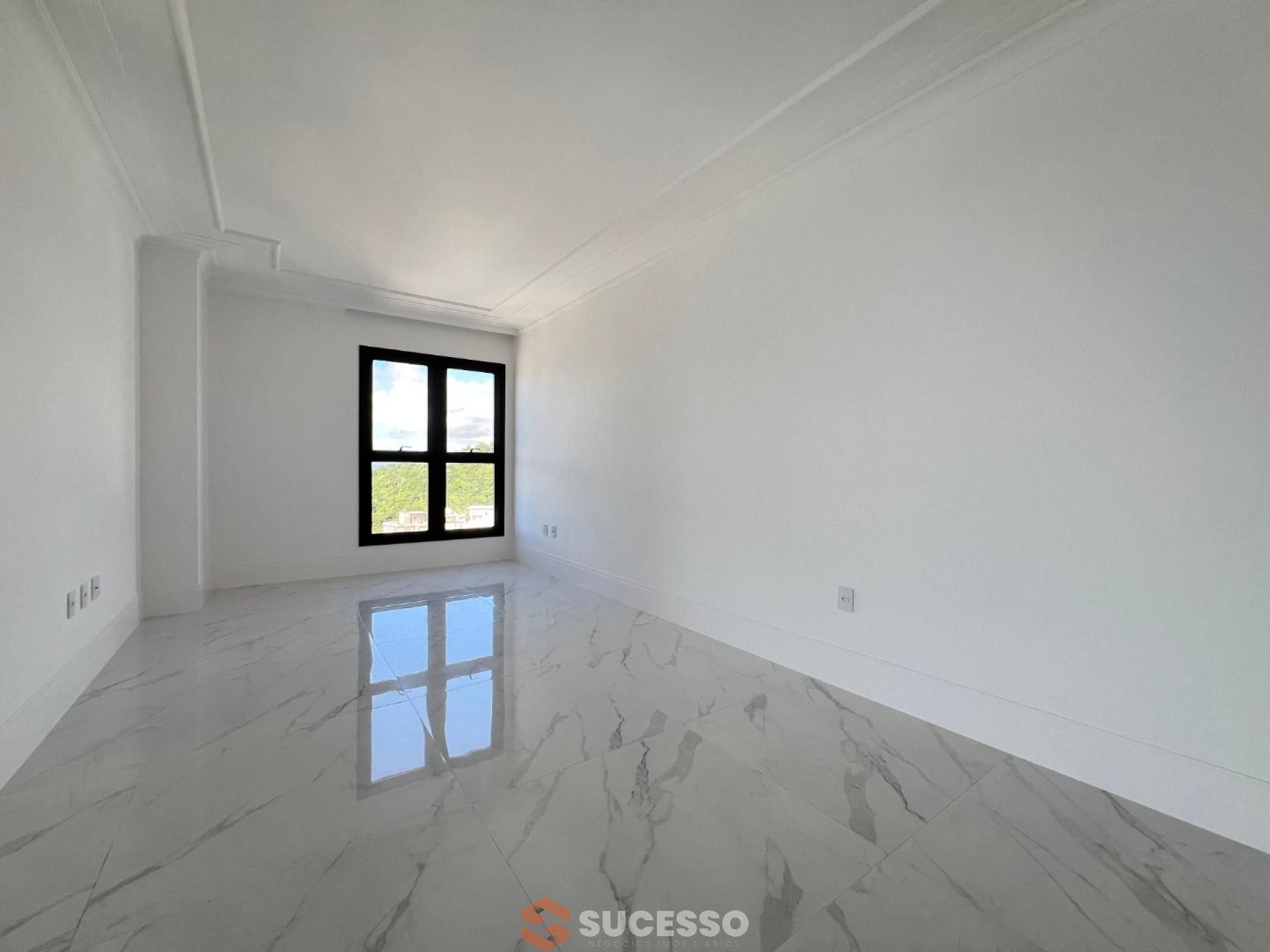 Apartamento Novo Para Vender com 4 suítes no bairro Centro em Itapema
