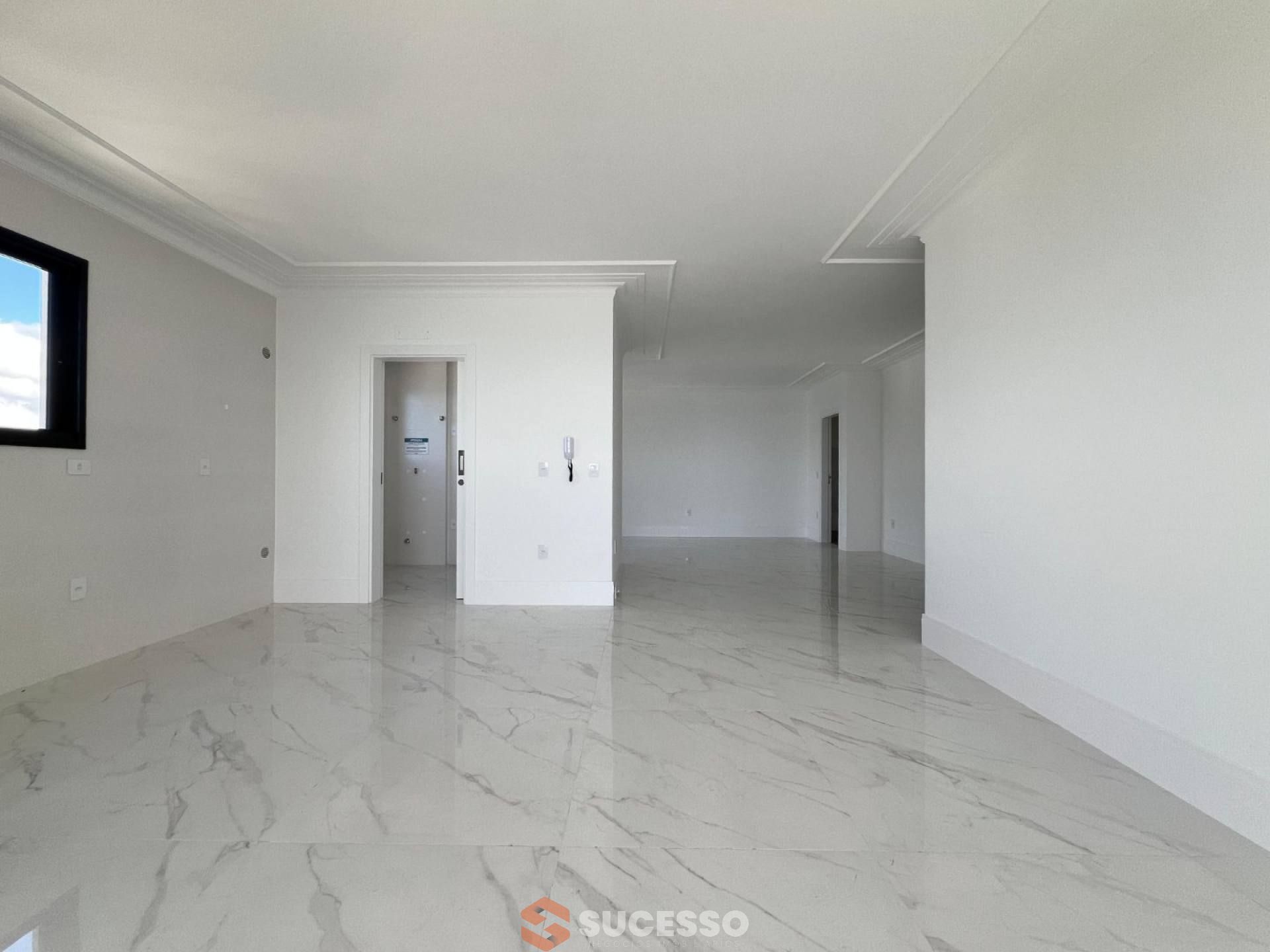 Apartamento Novo Para Vender com 4 suítes no bairro Centro em Itapema