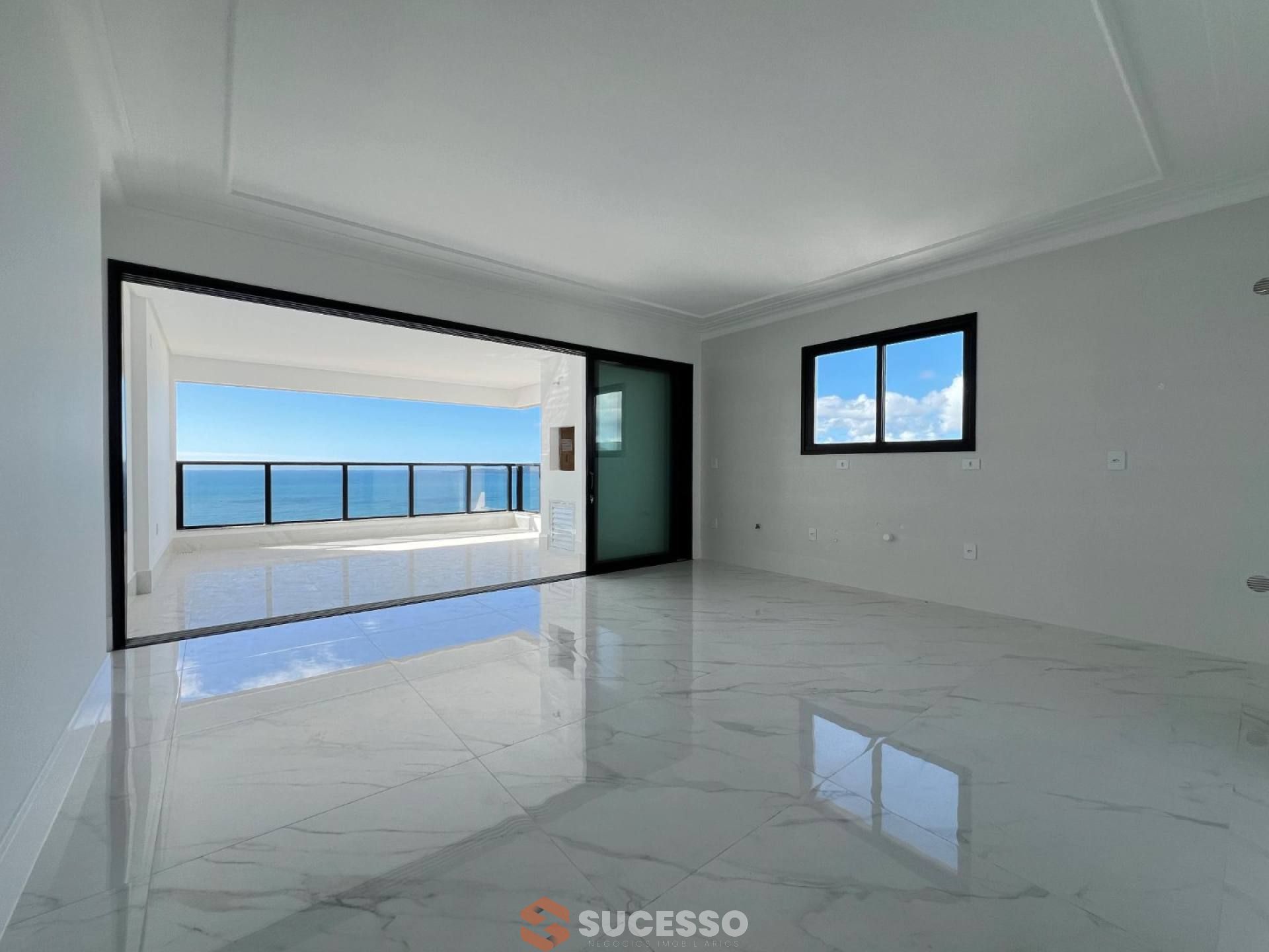 Apartamento Novo Para Vender com 4 suítes no bairro Centro em Itapema