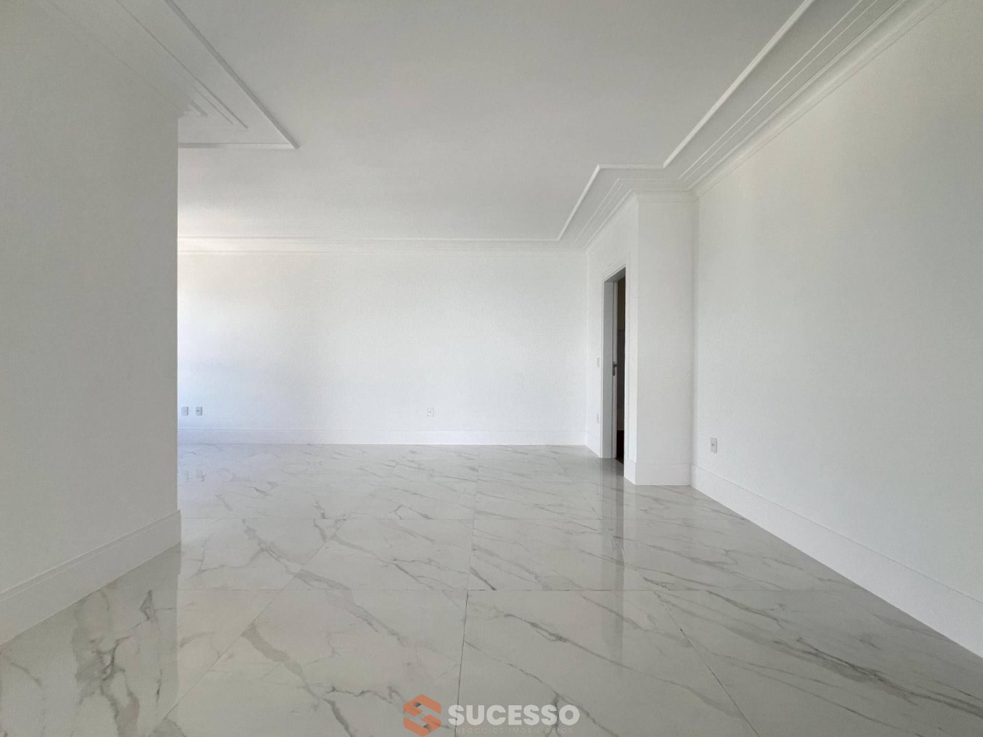 Apartamento Novo Para Vender com 4 suítes no bairro Centro em Itapema