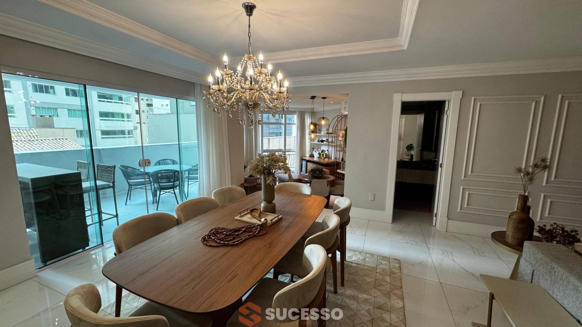 Apartamento À Venda com 4 suítes no bairro Meia Praia em Itapema