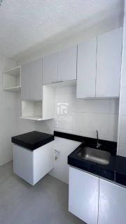 Apartamento Para Vender com 2 quartos com planejado na cozinha.