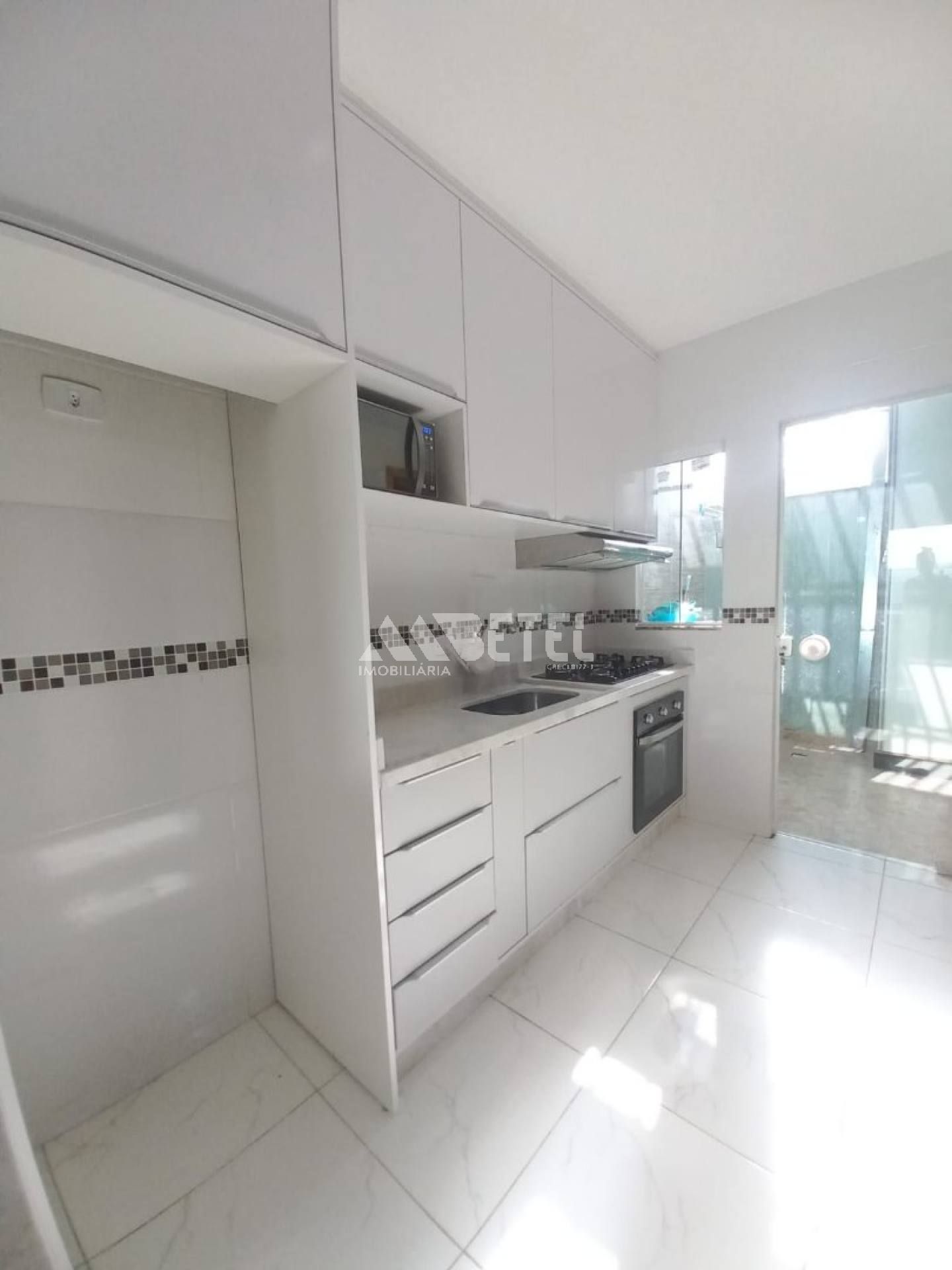 Imóvel a venda no Tatuquara com armários planejados