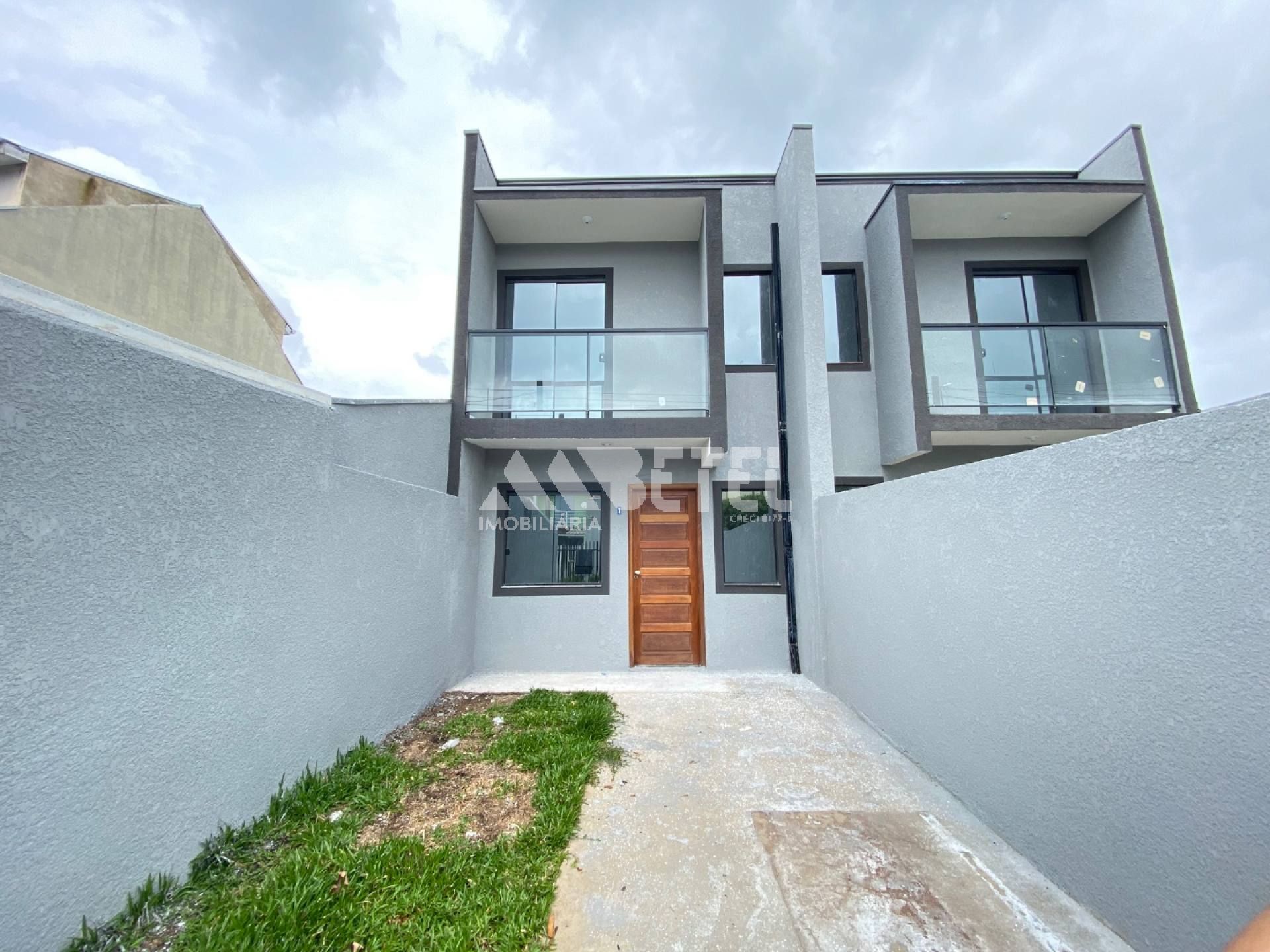 Sobrado em conceito aberto e fachada moderna com 3 quartos no Vitória Régia