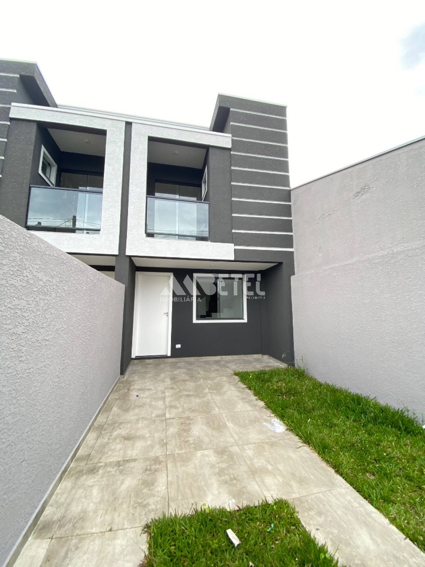 Sobrado no Tatuquara com suíte