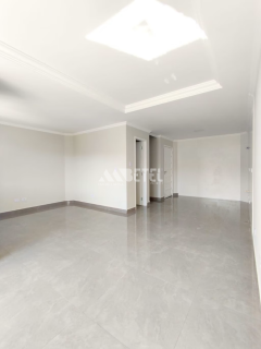 Oportunidade no Xaxim – Sobrado com 3 Quartos e Acabamento Impecável!